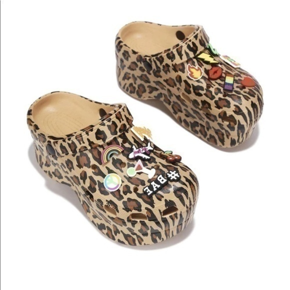 Chunky sole clog with ankle strap Sz 10M